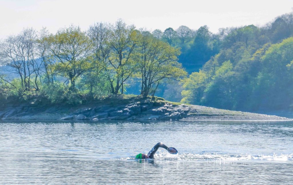swimrun participant swimming in the sûre river luxembourg